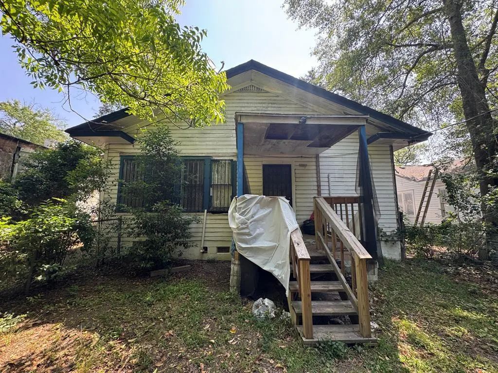 305 Jeff St