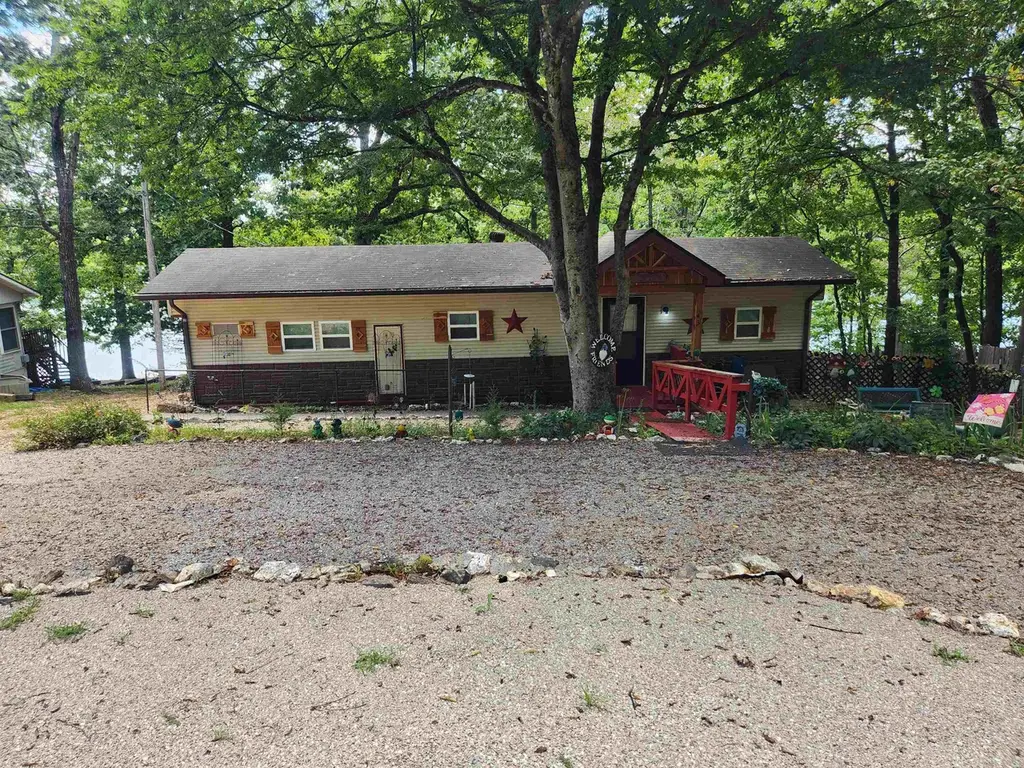 43 E Lakeshore Dr