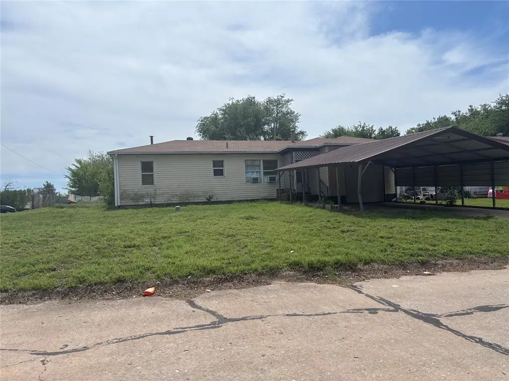 1116 Hickory Ln