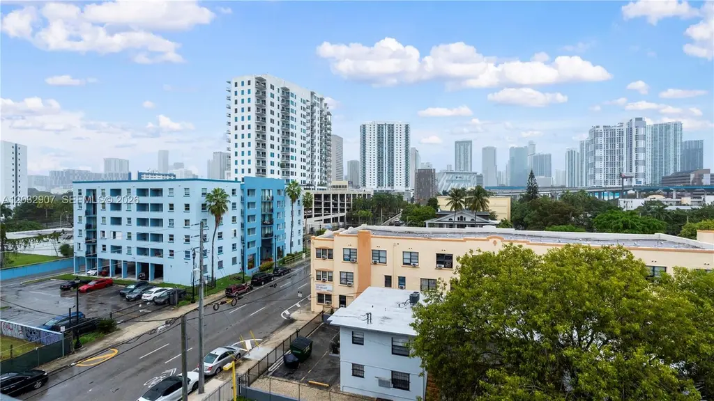 546 SW 1st St #603
