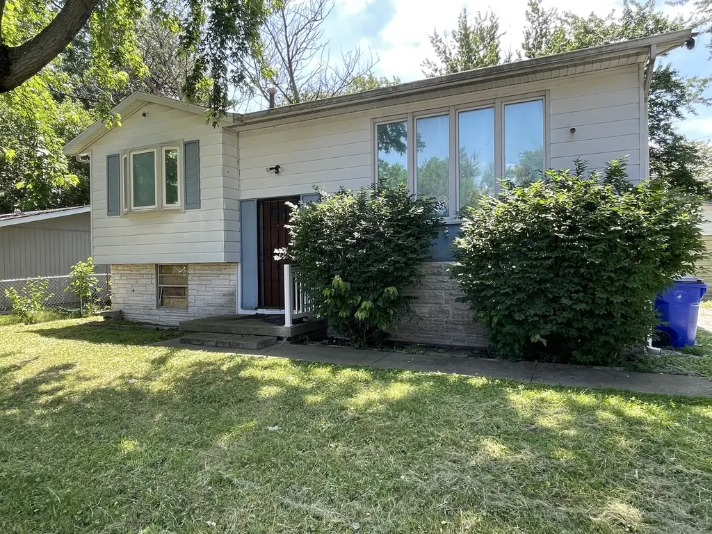 3265 Robin Dr