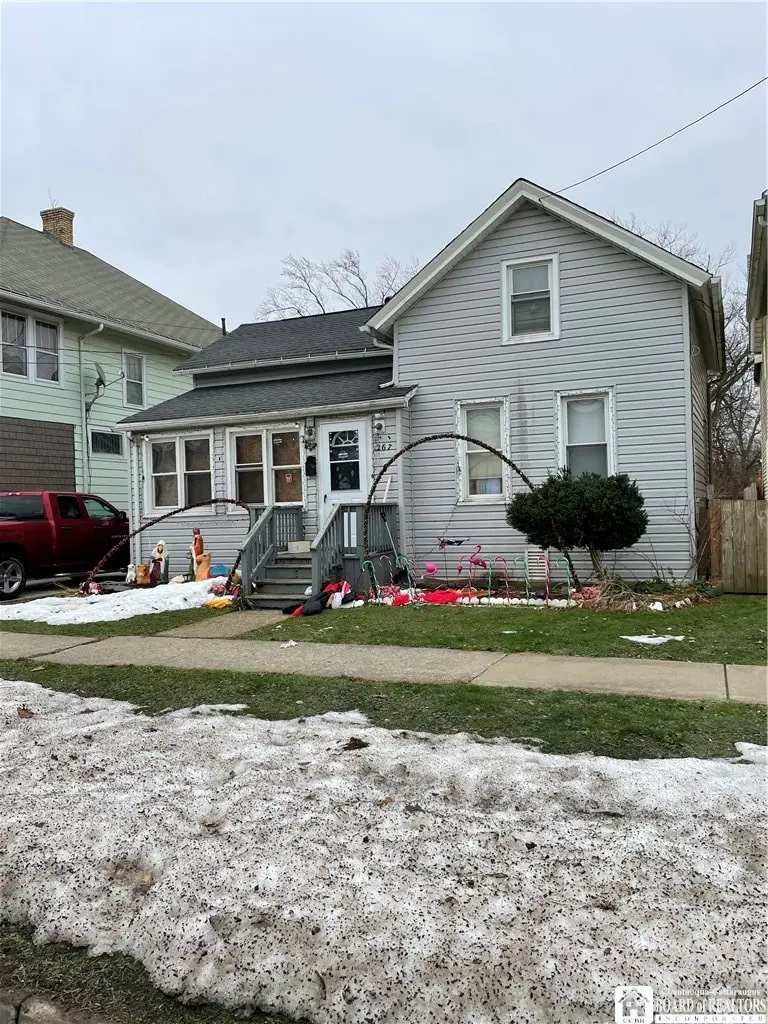 267 Lake Shore Dr E
