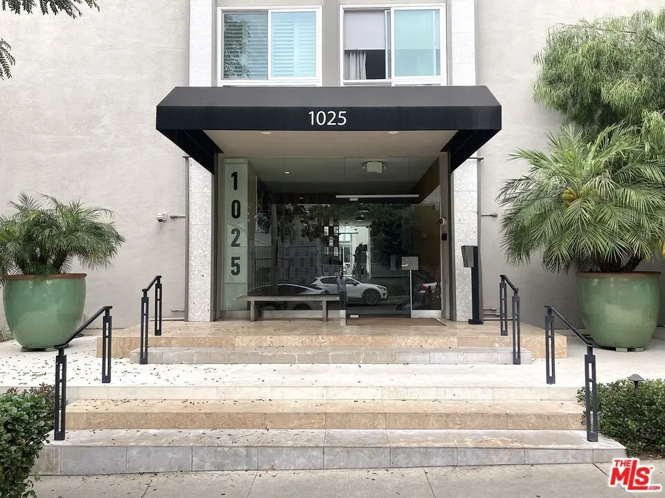 1025 N Kings Rd #115
