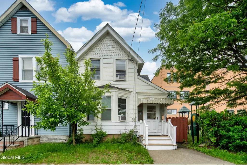 28 Grant Ave
