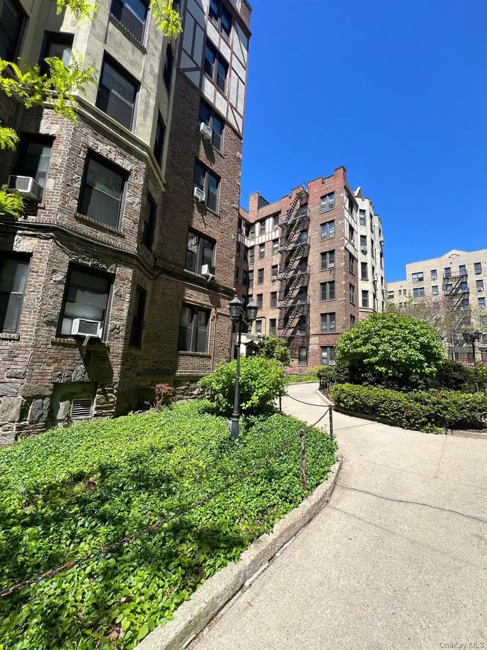 754 Brady Ave #201