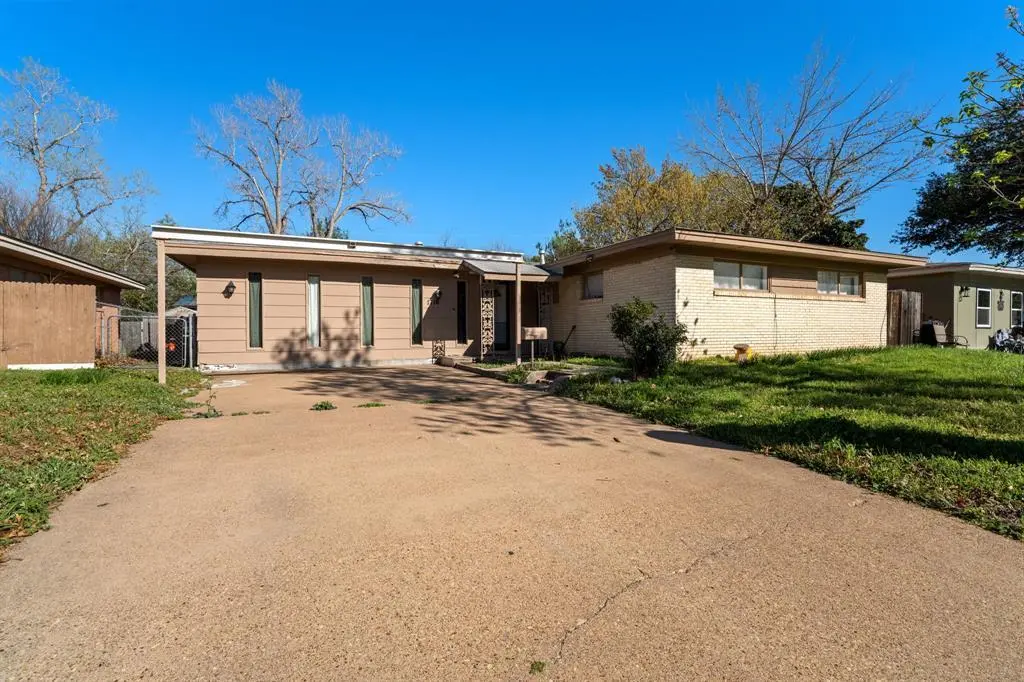 1716 John Smith Dr