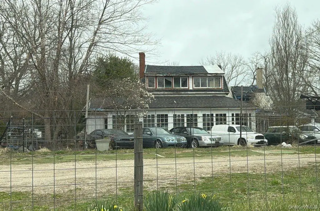 2891 Montauk Hwy
