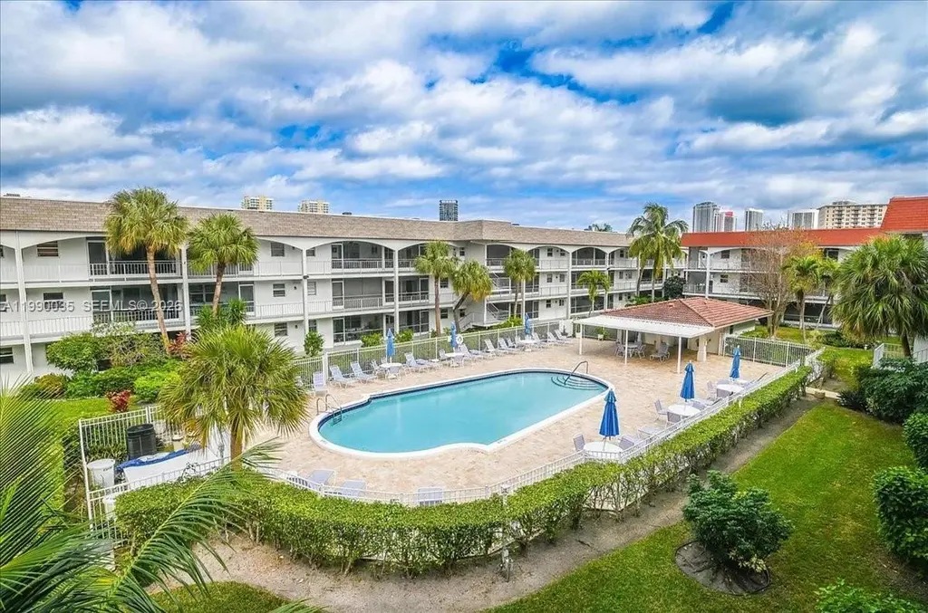 581 Blue Heron Dr Unit 205-B