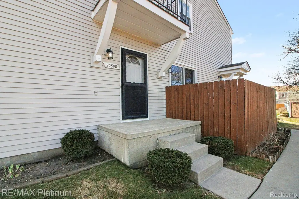 23588 N Rockledge