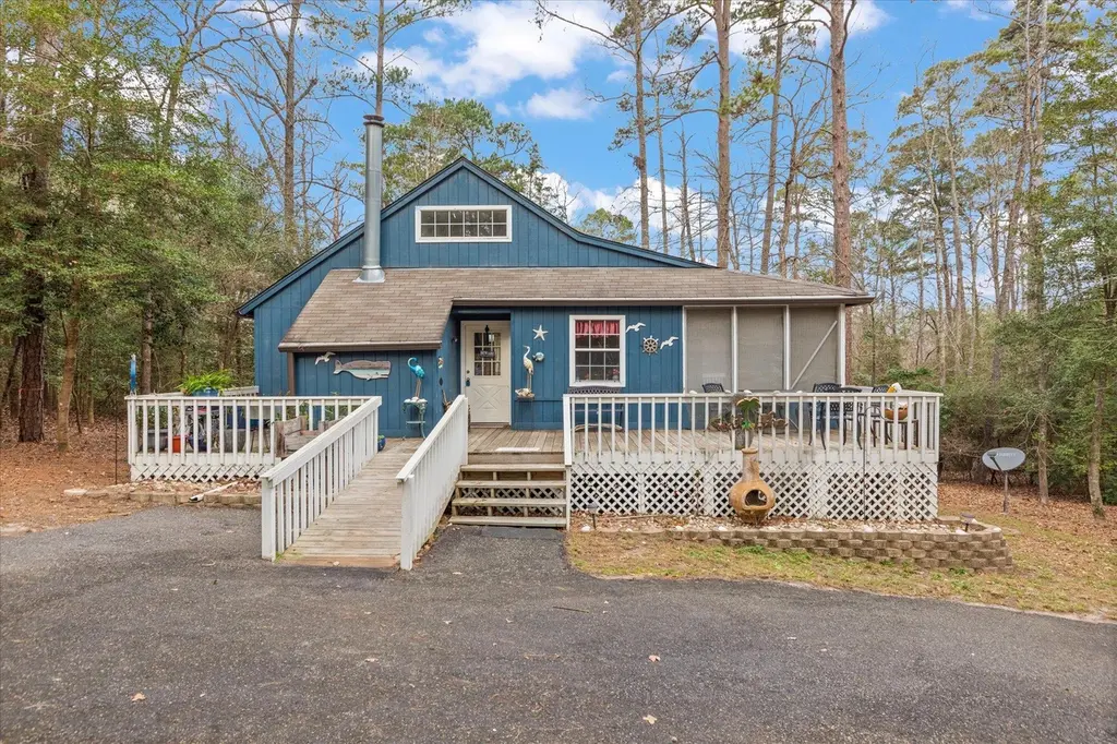 215 Peachtree Ln