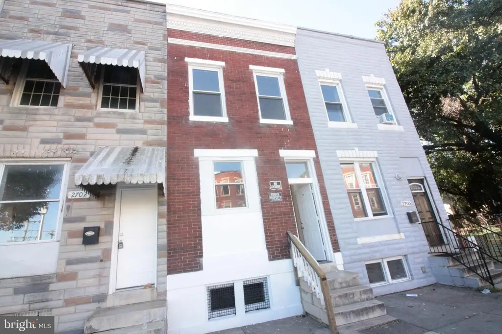2704 Greenmount Ave