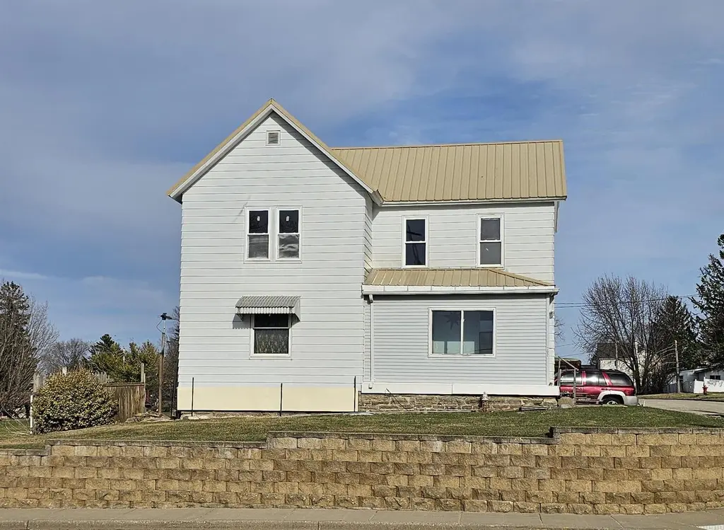 302 Main St