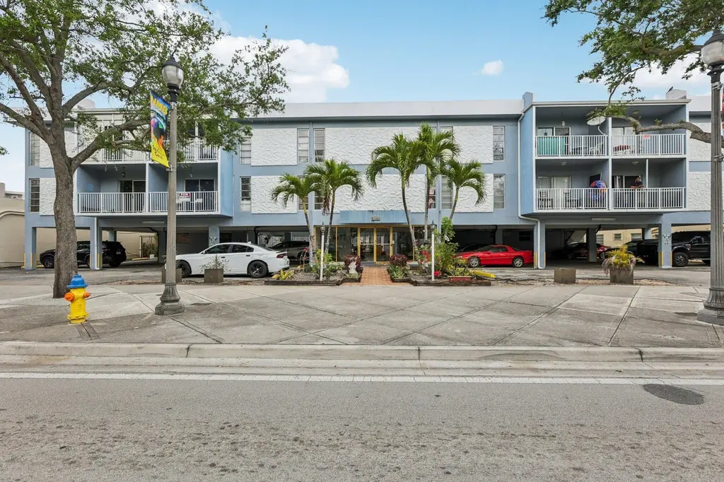 1735 NE 164th St Unit F-304