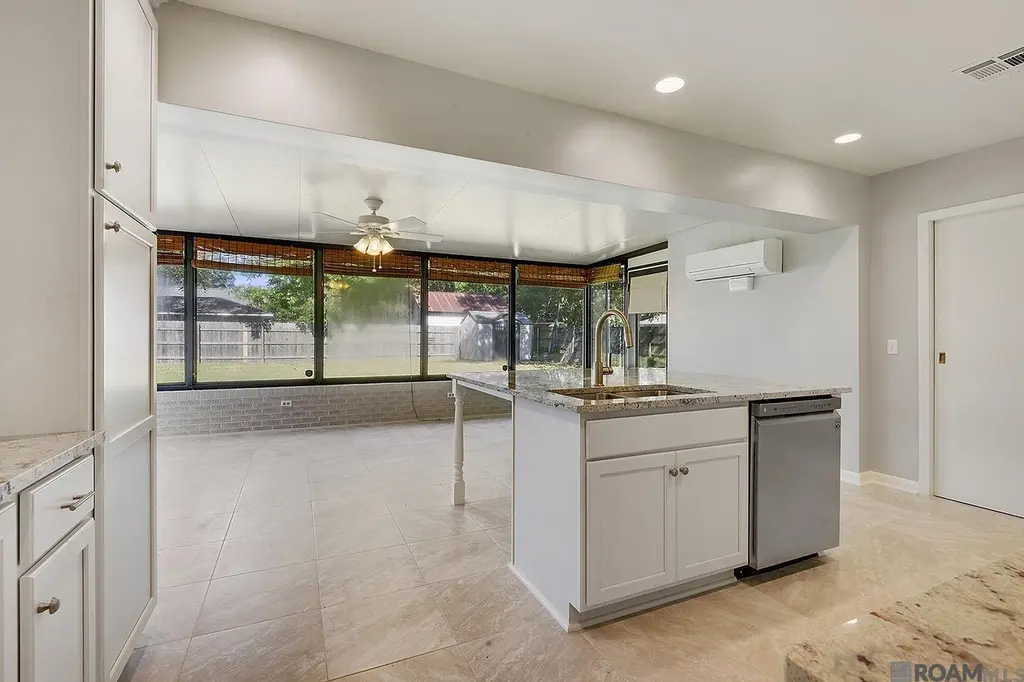 8345 Thurman Dr