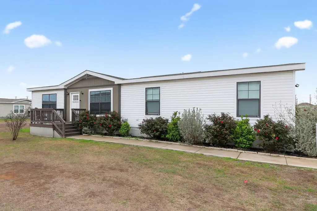 7151 Woodlake Pkwy #451