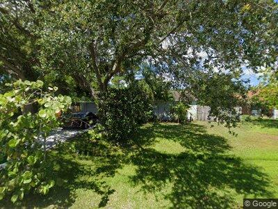 2312 SE Surrey Pl