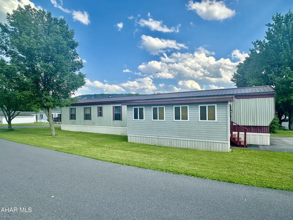 211 Allen Ln