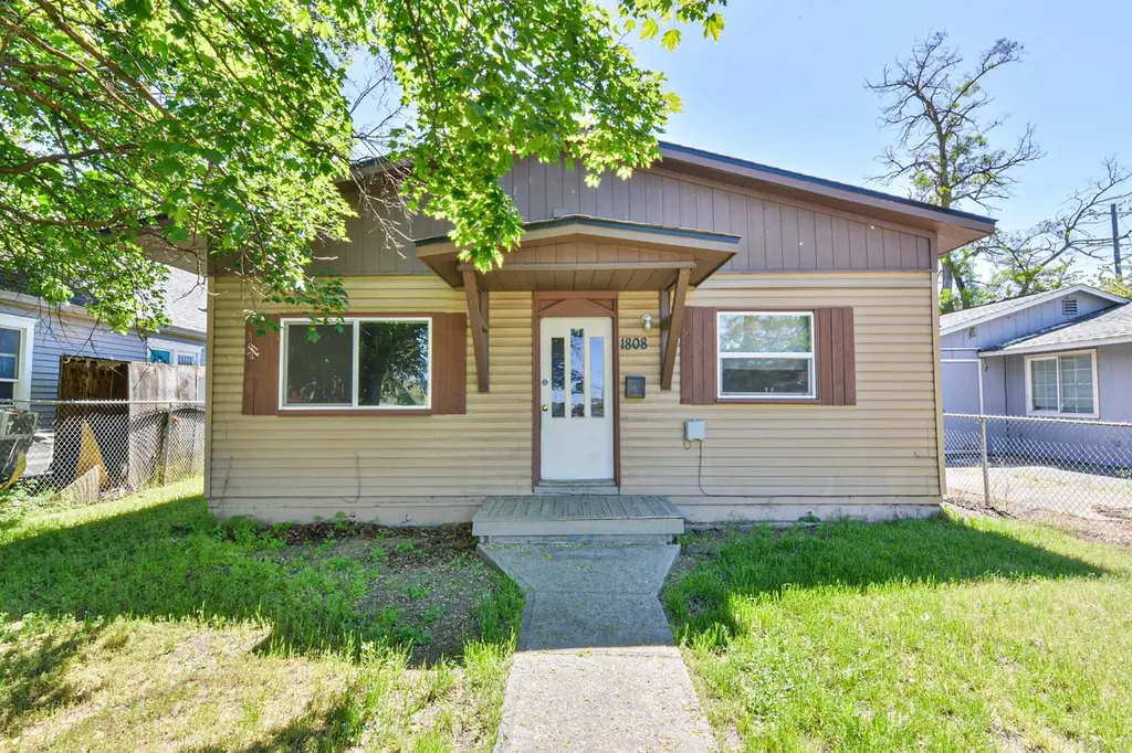 1808 E 4th Ave
