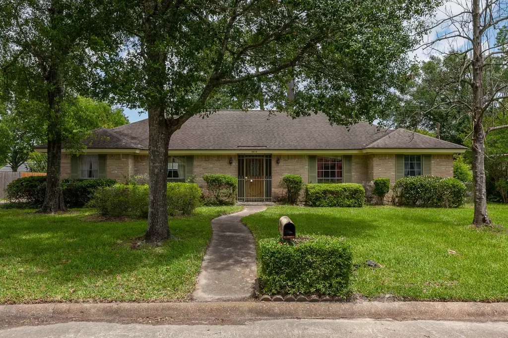 2812 Fairway