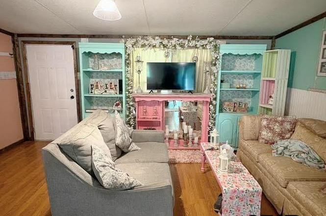 1449 Caroline Ln