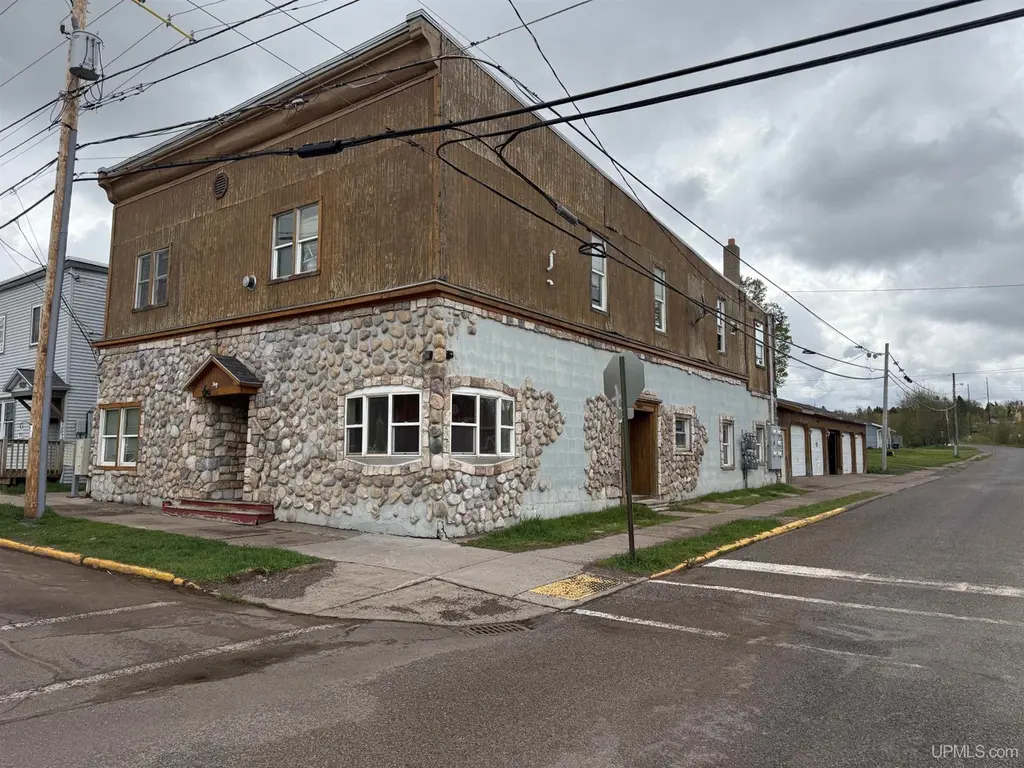 205/207 E Vaughn St