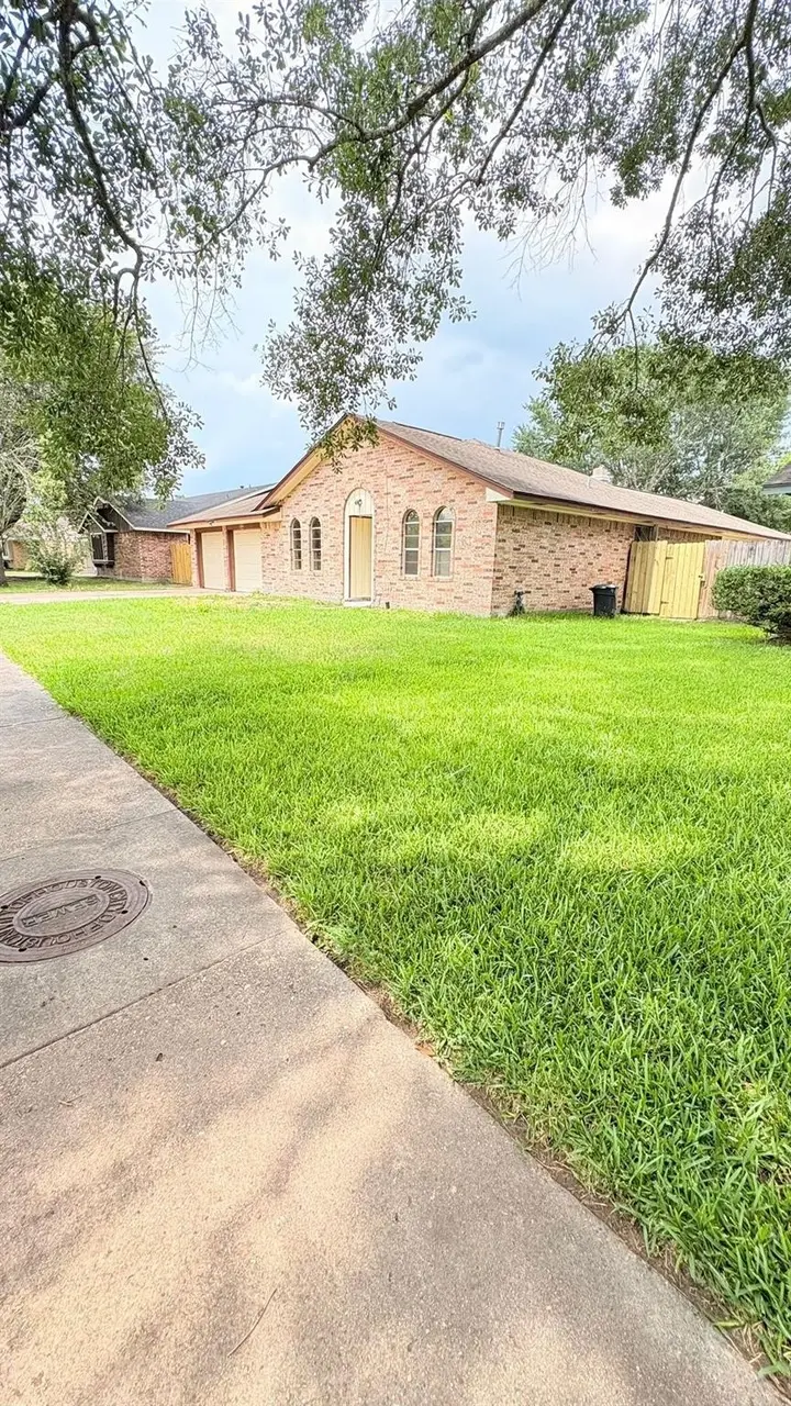 21514 Greenham Dr