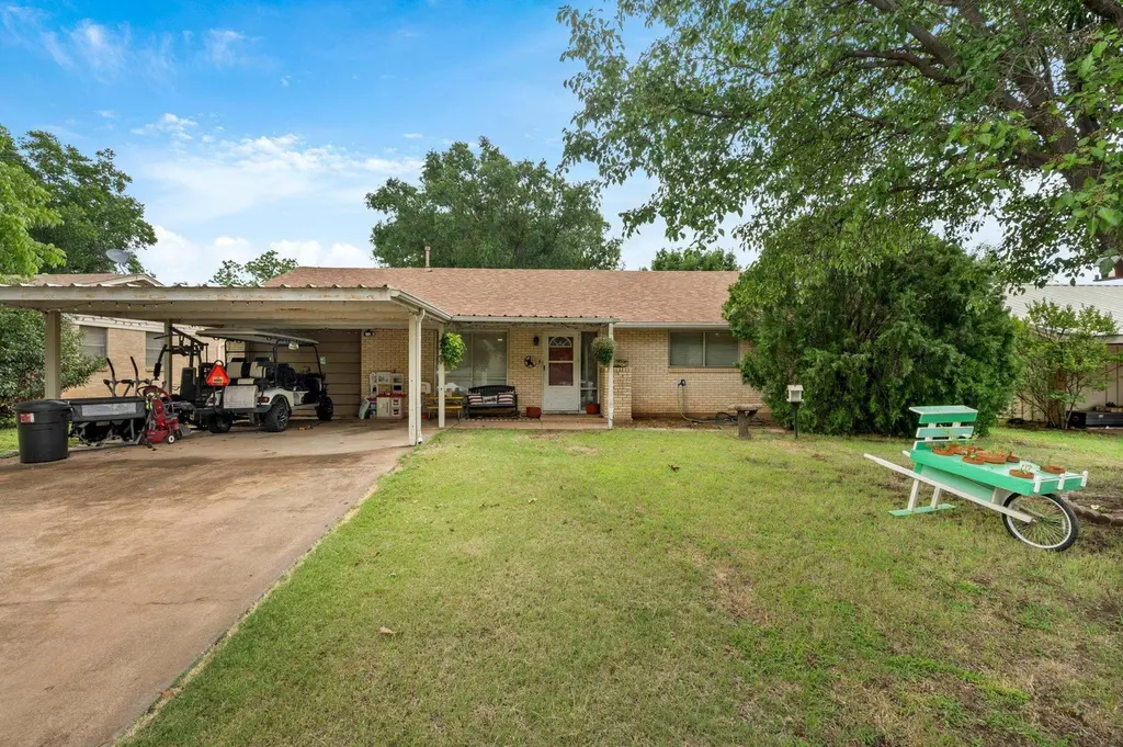 1509 Douglas Dr