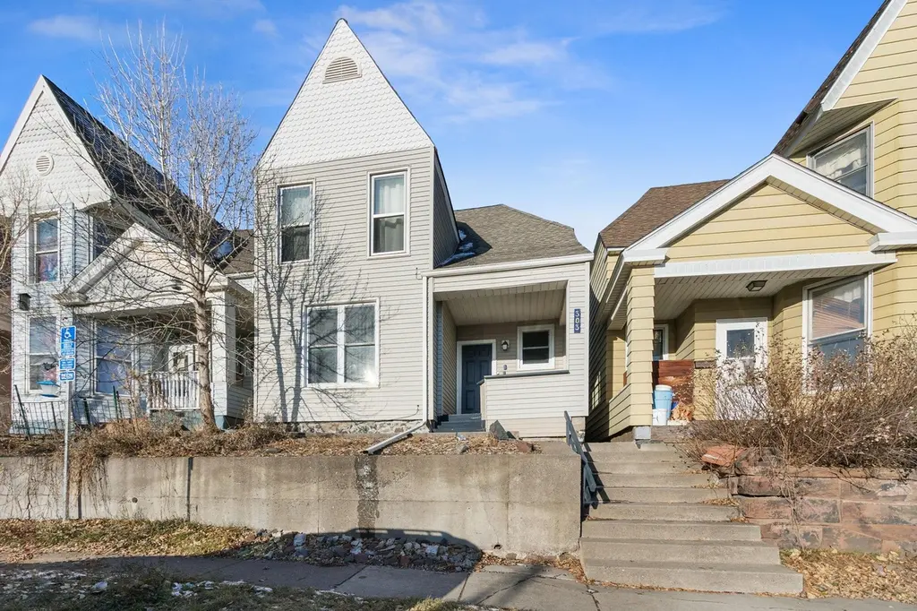 303 W 4th St