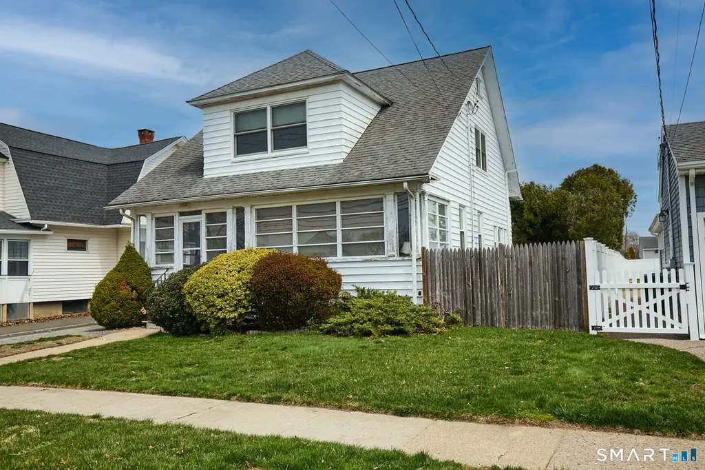 184 Pauline St