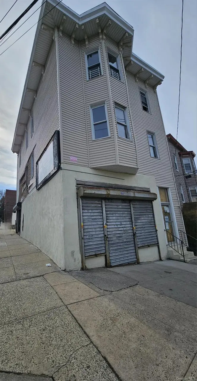 332 Walnut St