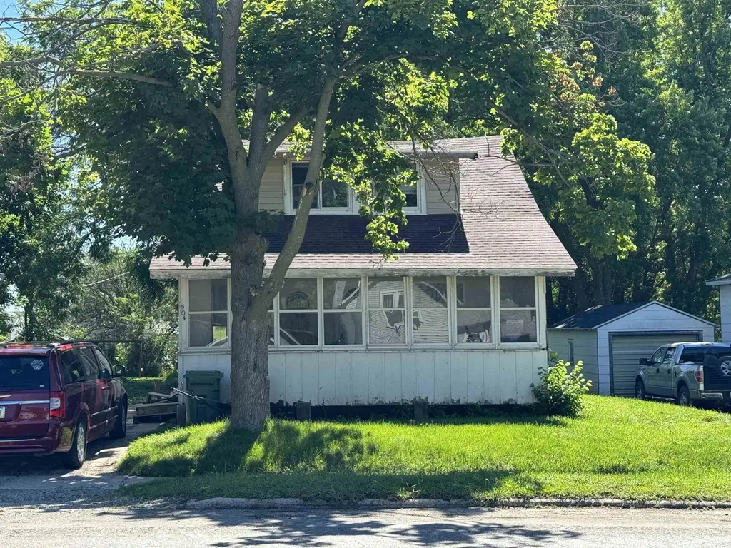 504 S Main St