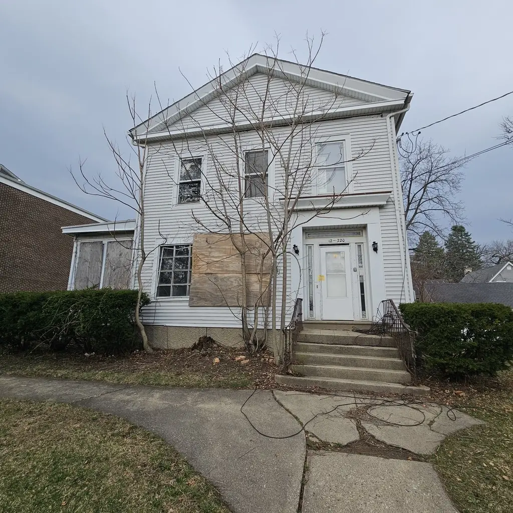 212 S Tryon St