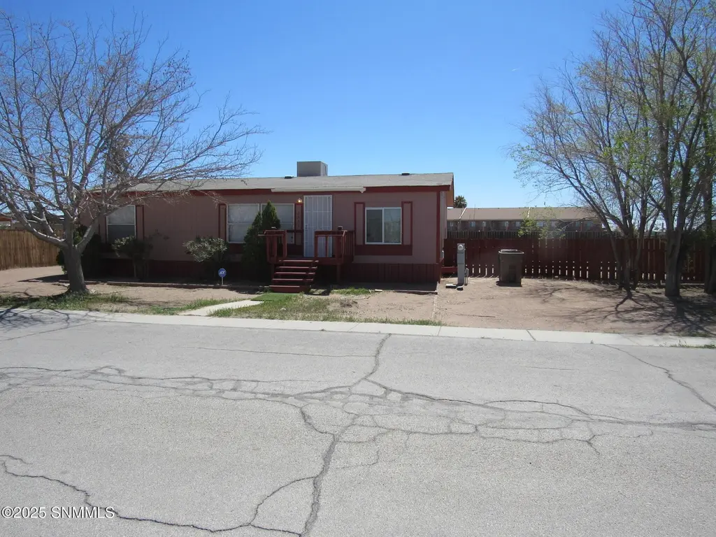 2555 Primavera St