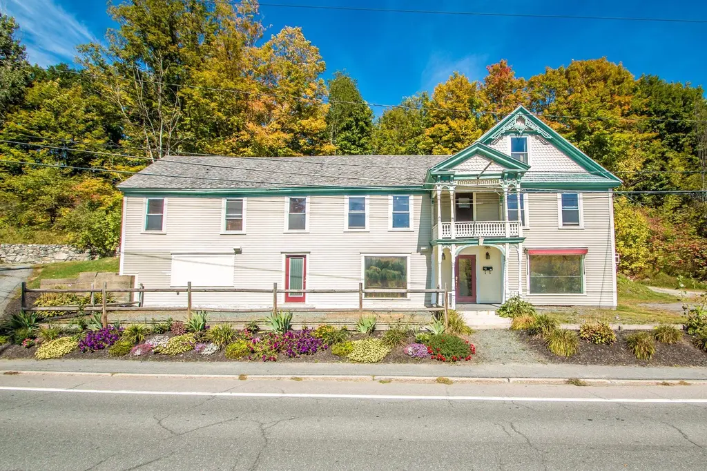 40 W Main St