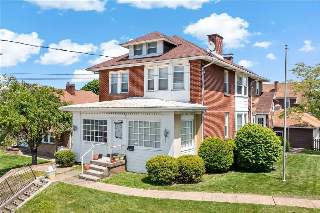 2925 Main St