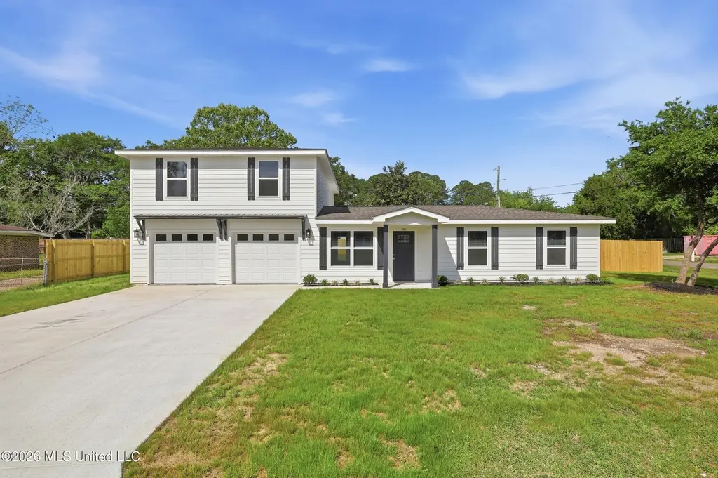 4701 Hilltop Dr
