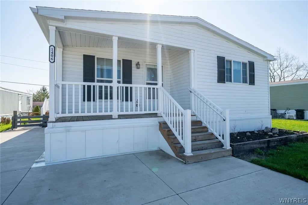 1406 East Dr