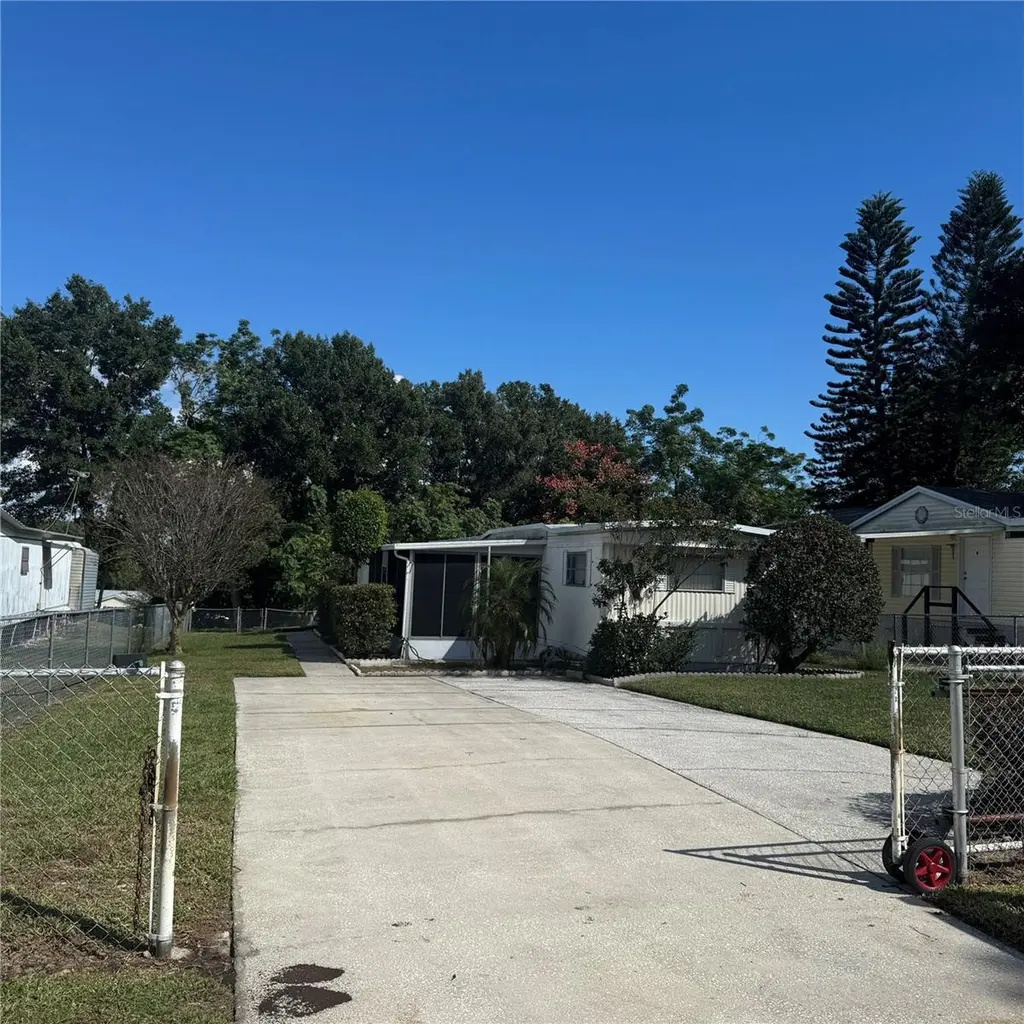 17542 Eve Dr