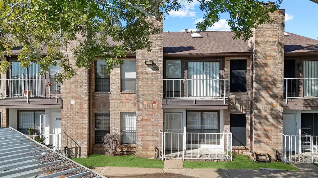 6633 W Airport Blvd #812