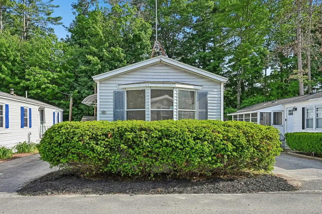 37 Thistle Way