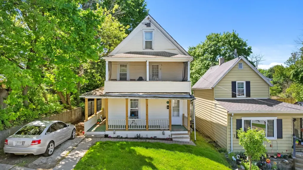 154 Saint Charles St
