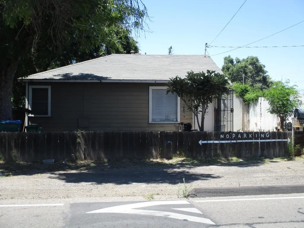 2225 E Miner Ave