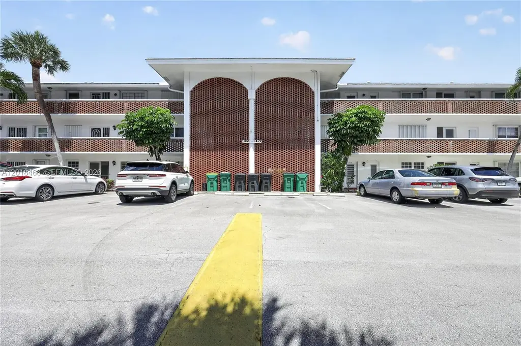 2050 NE 39th St Unit W112