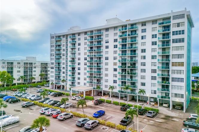 2841 NE 163rd St #704