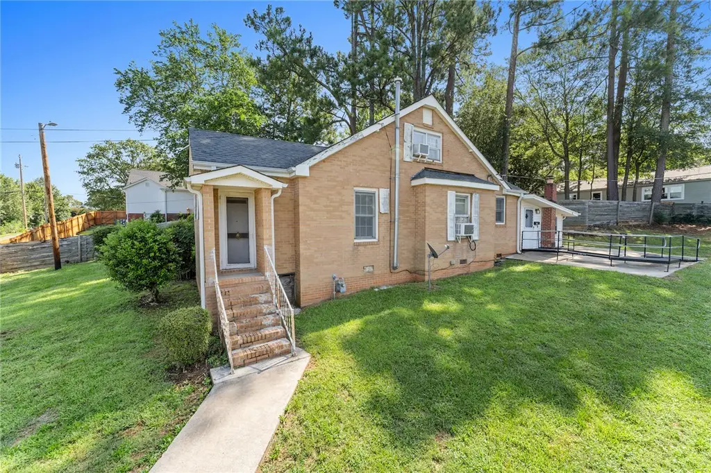 108 E B Ave