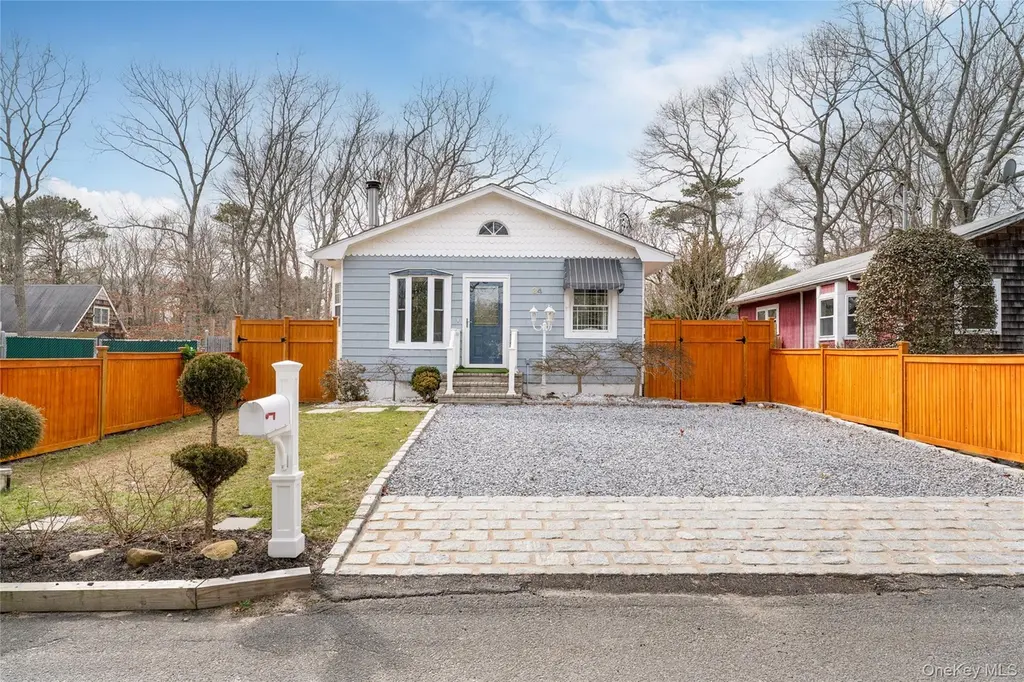 34 Shinnecock Ave