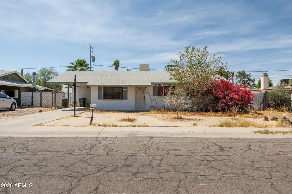 725 E Manor Dr