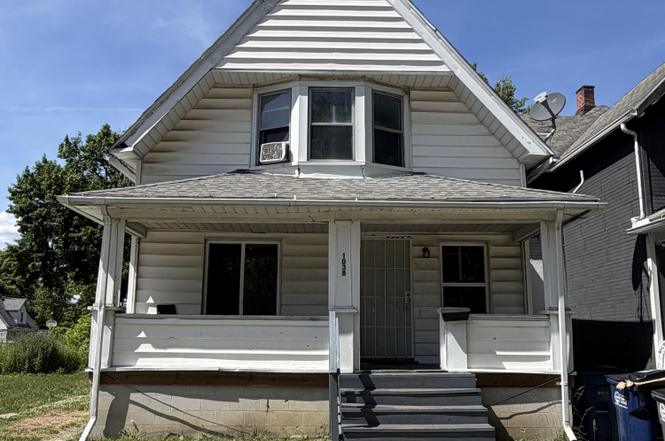 1038 Prouty Ave