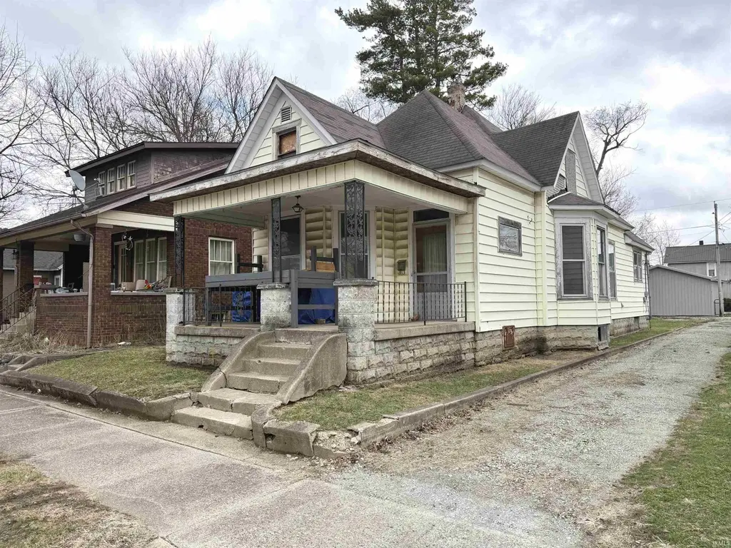 269 E 5th St
