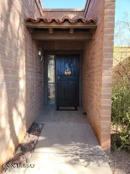 1320 W Desert Hills Dr